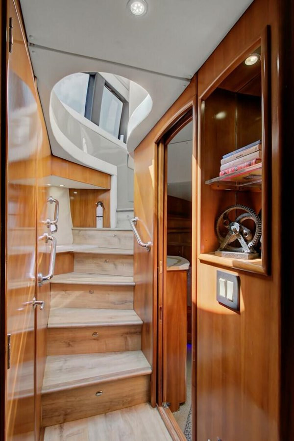 https://arconyachts.ams3.digitaloceanspaces.com/129311/conversions/large_4634102-optimize.jpg