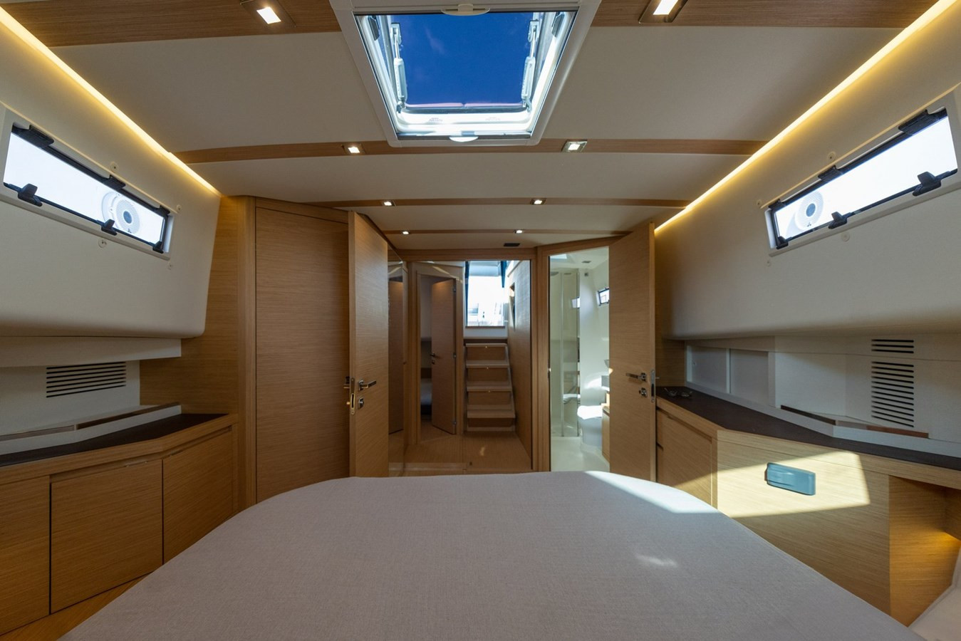 https://arconyachts.ams3.digitaloceanspaces.com/129328/conversions/large_4482348-optimize.jpg