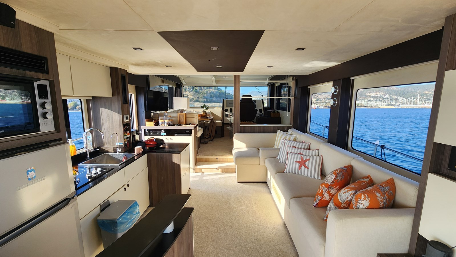 https://arconyachts.ams3.digitaloceanspaces.com/129390/conversions/large_4520977-optimize.jpg