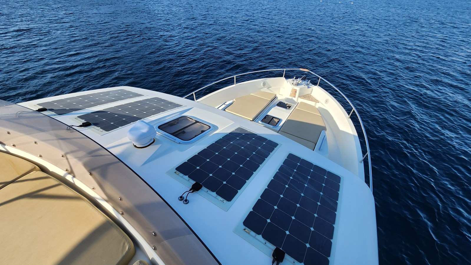 https://arconyachts.ams3.digitaloceanspaces.com/129416/conversions/large_4520986-optimize.jpg