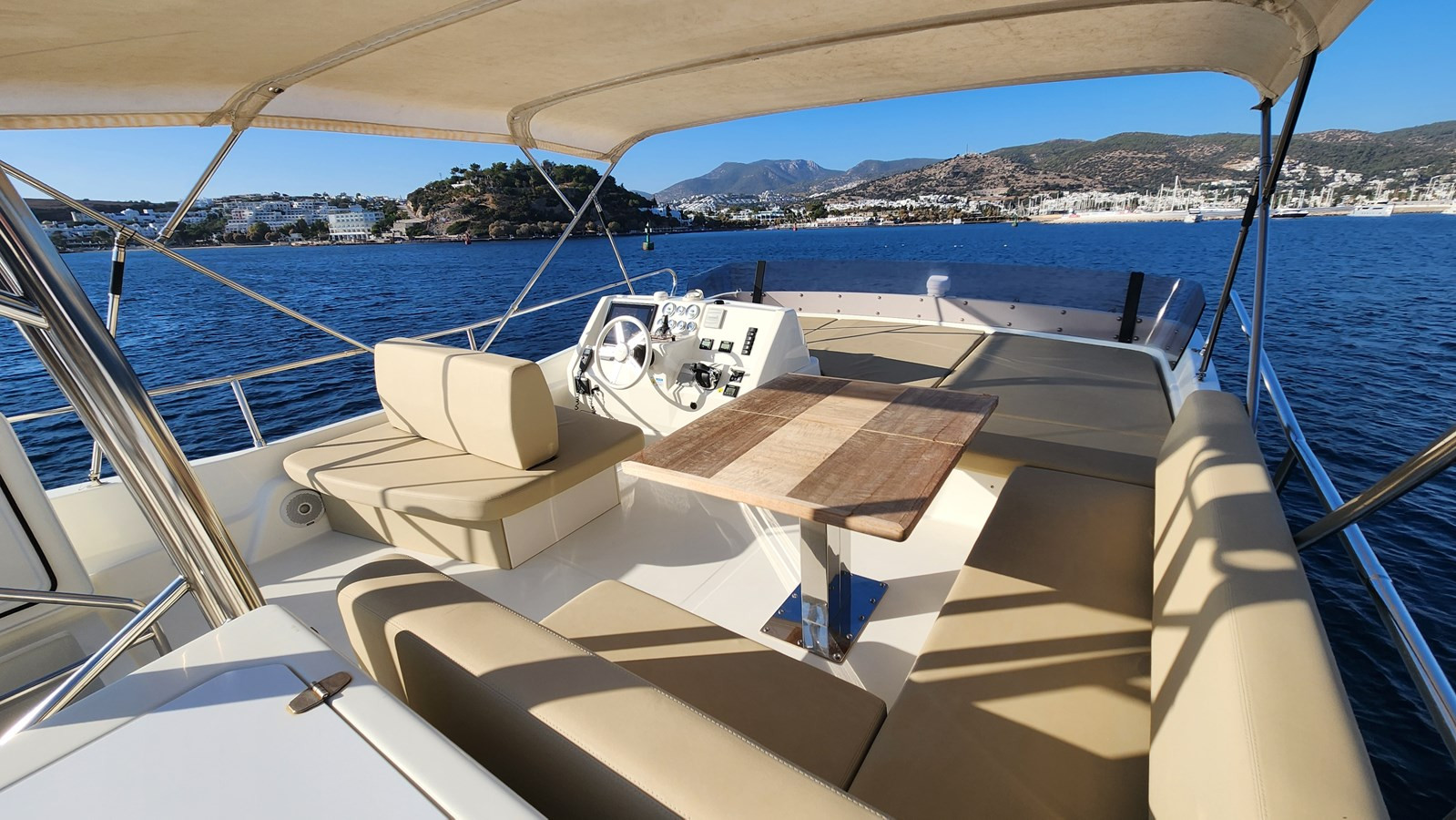 https://arconyachts.ams3.digitaloceanspaces.com/129420/conversions/large_4520987-optimize.jpg