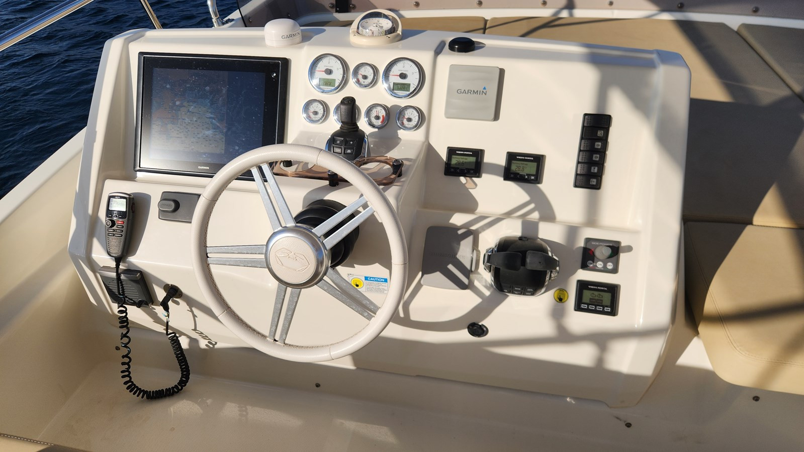 https://arconyachts.ams3.digitaloceanspaces.com/129429/conversions/large_4520990-optimize.jpg