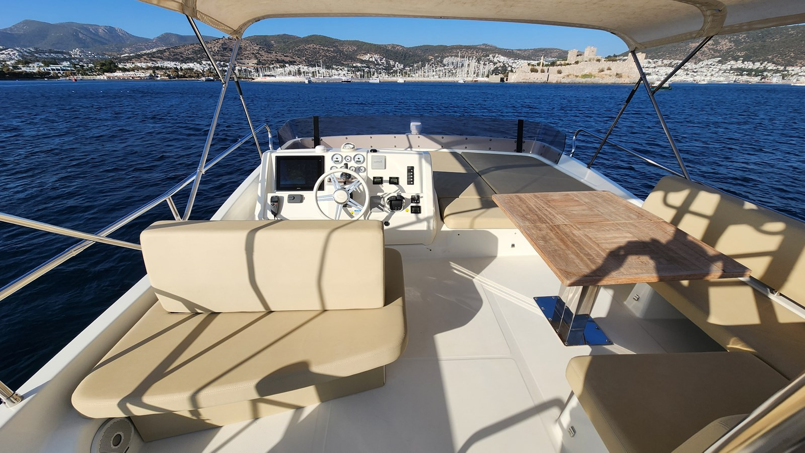 https://arconyachts.ams3.digitaloceanspaces.com/129432/conversions/large_4520991-optimize.jpg