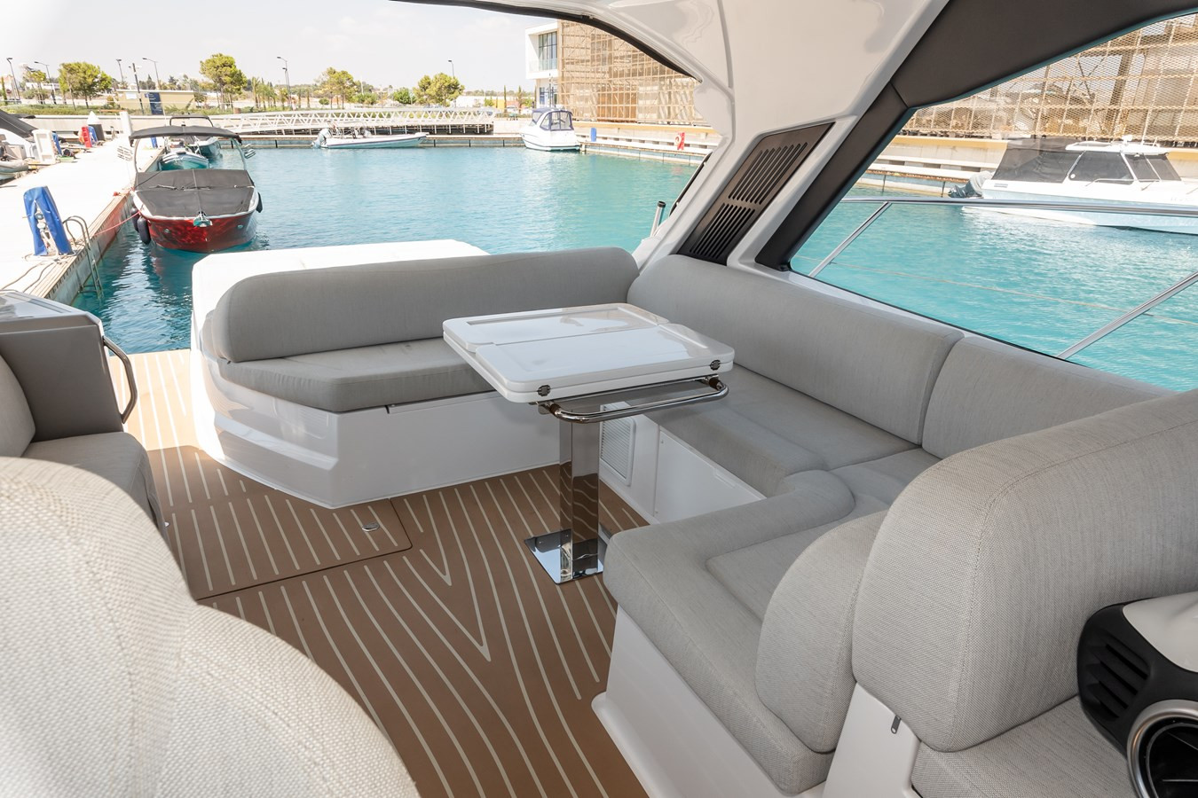 https://arconyachts.ams3.digitaloceanspaces.com/129436/conversions/large_4349548-optimize.jpg
