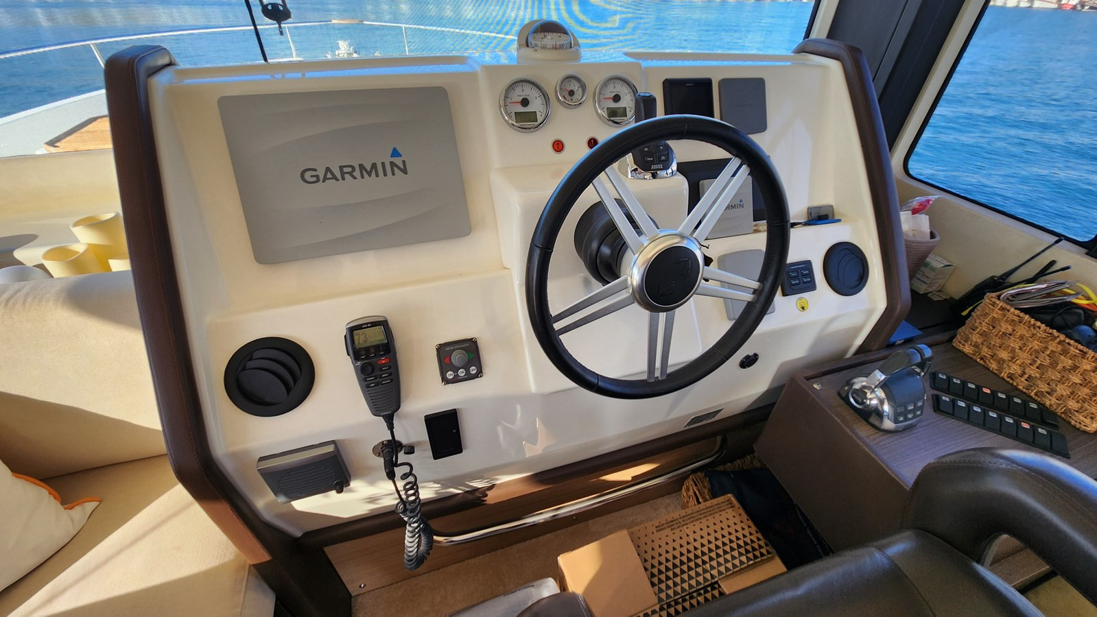 https://arconyachts.ams3.digitaloceanspaces.com/129438/conversions/large_4520993-optimize.jpg