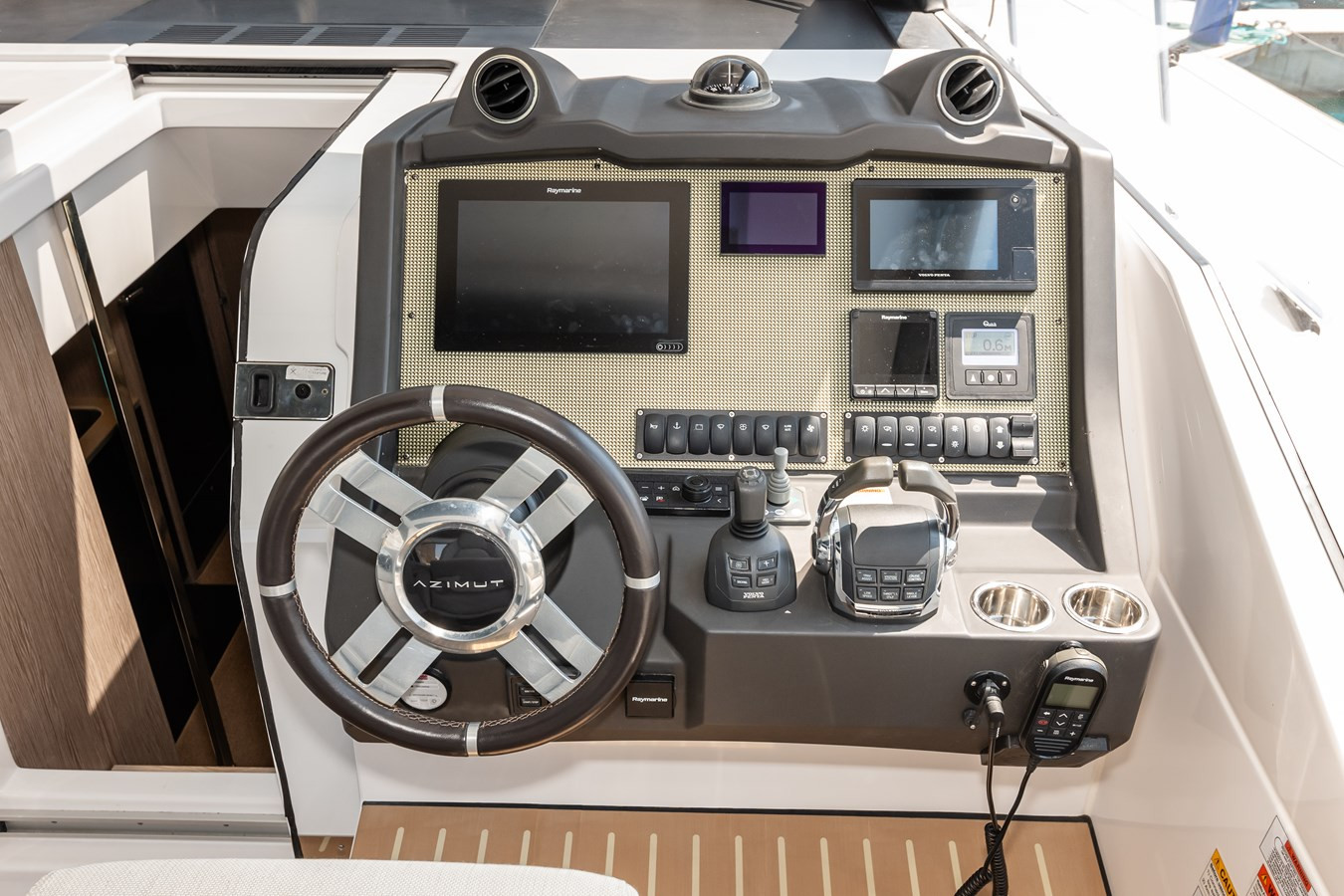 https://arconyachts.ams3.digitaloceanspaces.com/129440/conversions/large_4349549-optimize.jpg