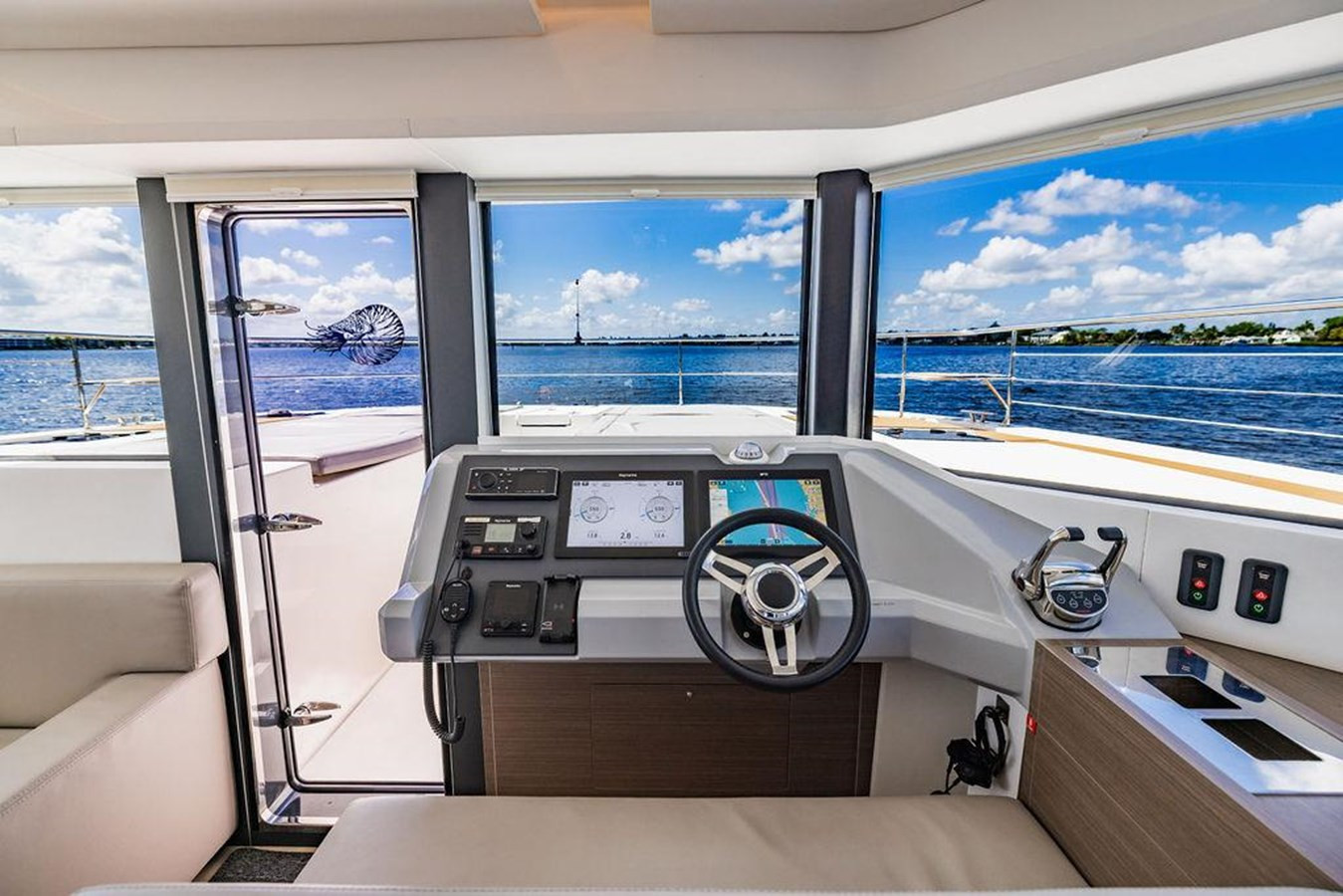 https://arconyachts.ams3.digitaloceanspaces.com/129515/conversions/large_4615812-optimize.jpg