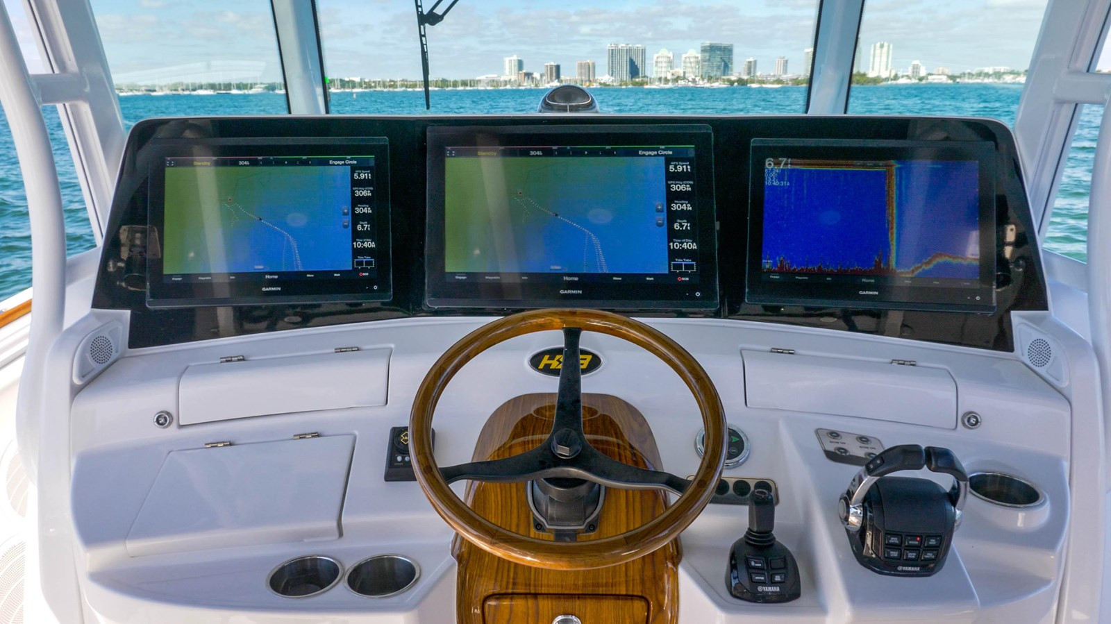 https://arconyachts.ams3.digitaloceanspaces.com/129637/conversions/large_2844862-optimize.jpg