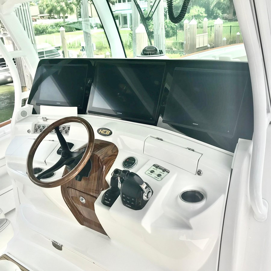 https://arconyachts.ams3.digitaloceanspaces.com/129669/conversions/large_2844873-optimize.jpg