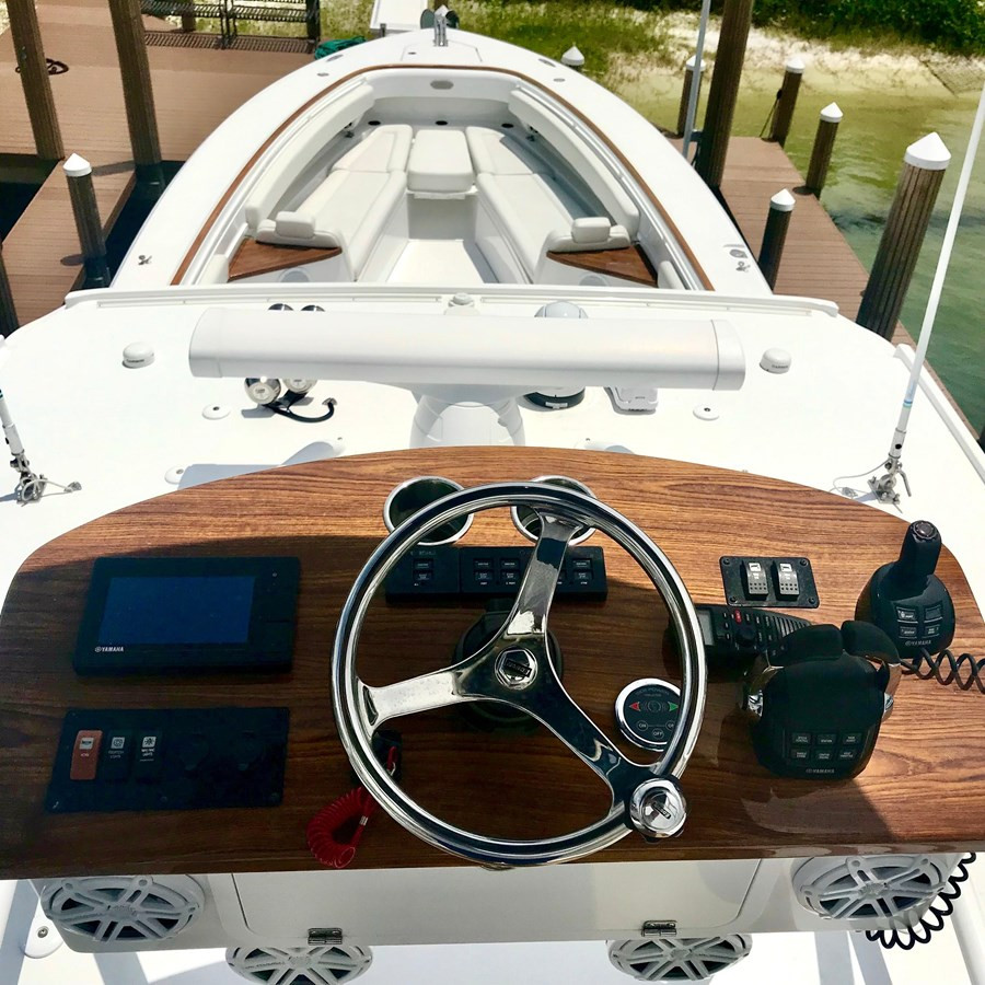 https://arconyachts.ams3.digitaloceanspaces.com/129672/conversions/large_2844874-optimize.jpg