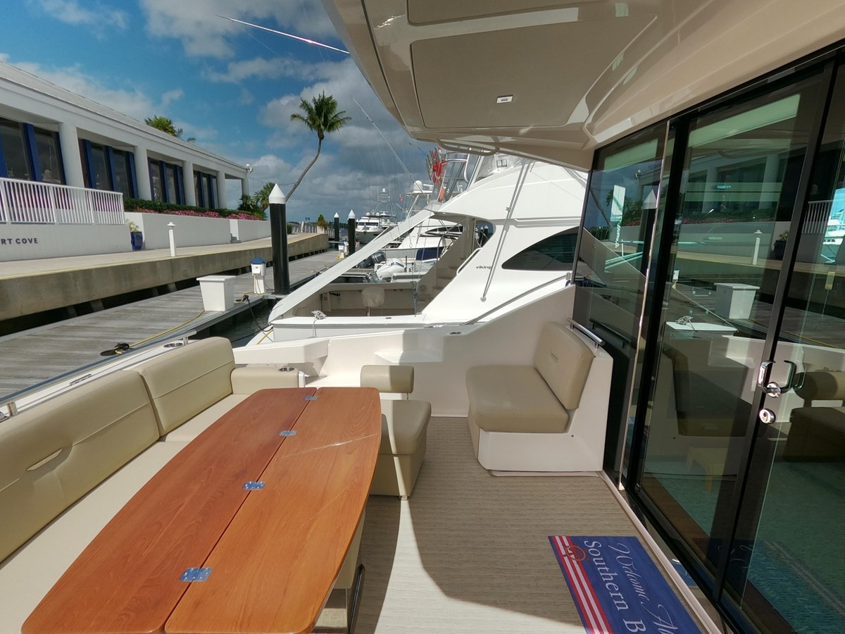 https://arconyachts.ams3.digitaloceanspaces.com/129765/conversions/large_3500395-optimize.jpg
