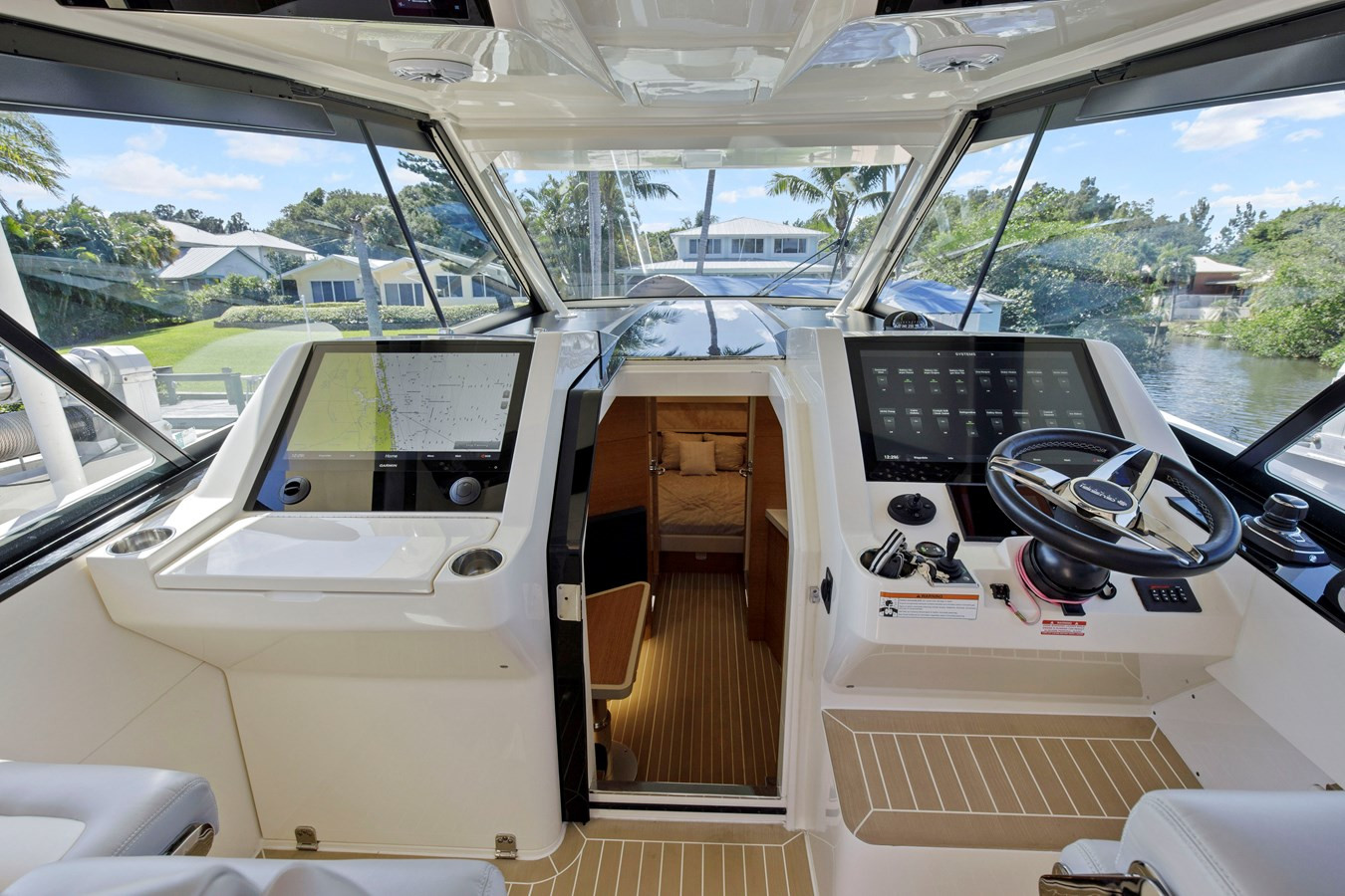 https://arconyachts.ams3.digitaloceanspaces.com/129767/conversions/large_3351006-optimize.jpg
