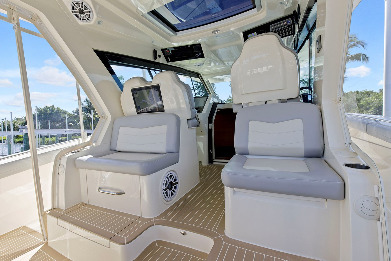 https://arconyachts.ams3.digitaloceanspaces.com/129789/conversions/large_3351013-optimize.jpg
