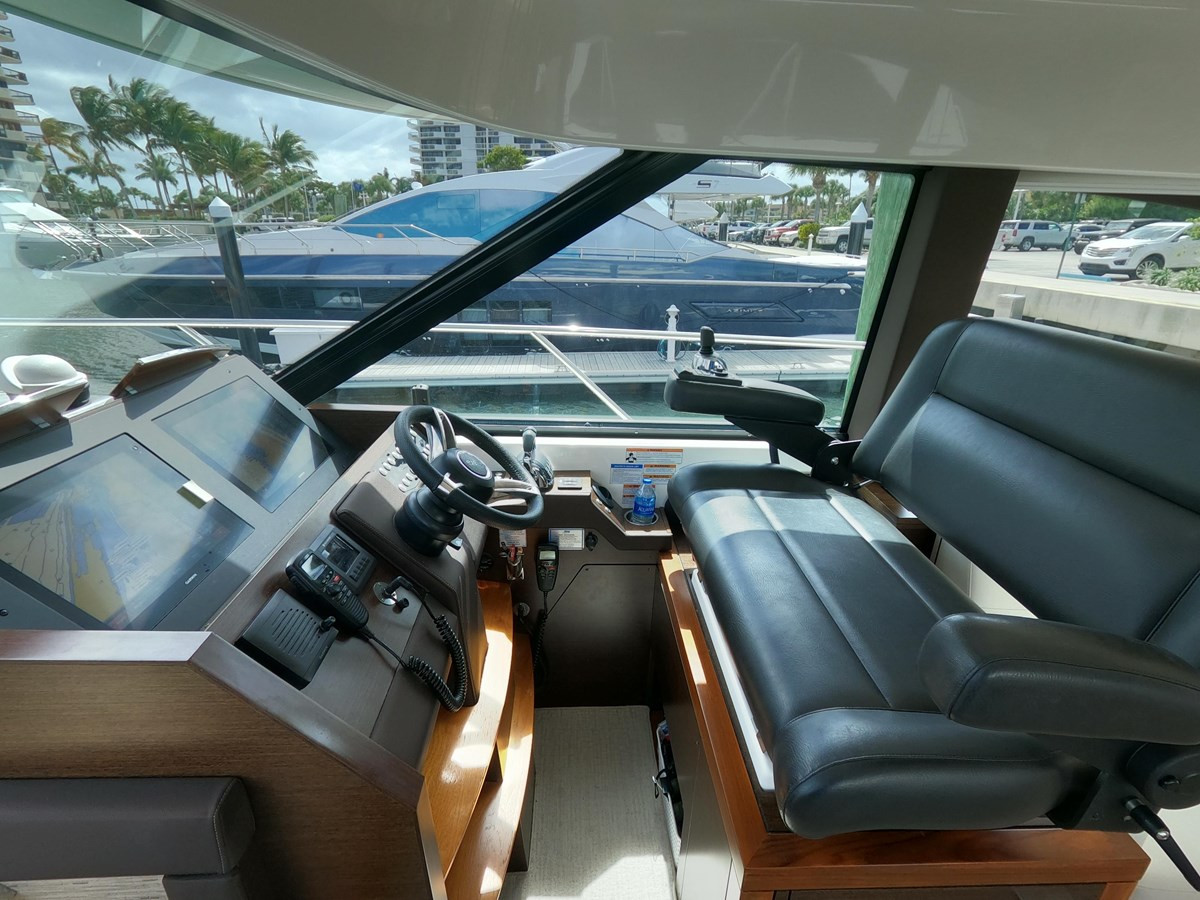 https://arconyachts.ams3.digitaloceanspaces.com/129815/conversions/large_3500411-optimize.jpg