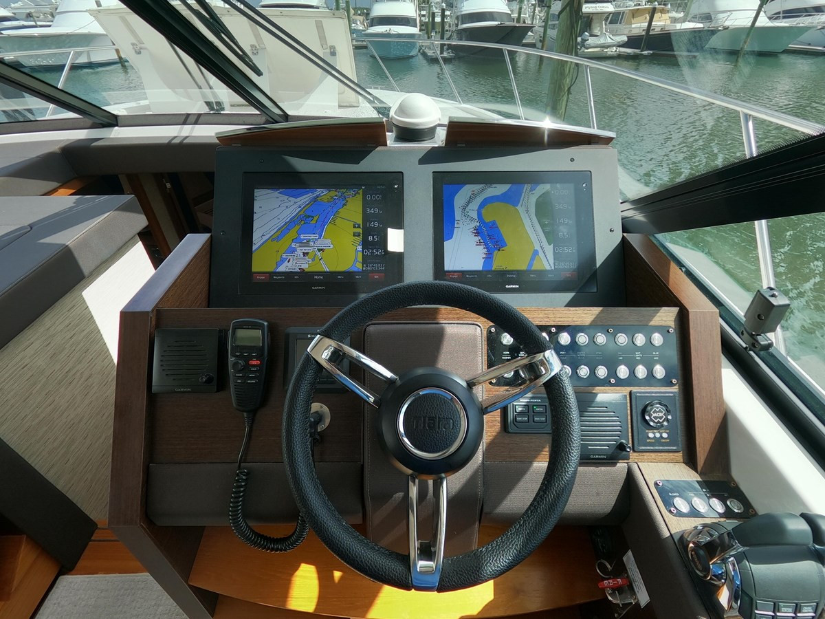 https://arconyachts.ams3.digitaloceanspaces.com/129820/conversions/large_3500413-optimize.jpg