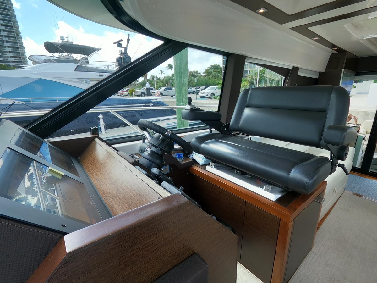 https://arconyachts.ams3.digitaloceanspaces.com/129835/conversions/large_3500418-optimize.jpg