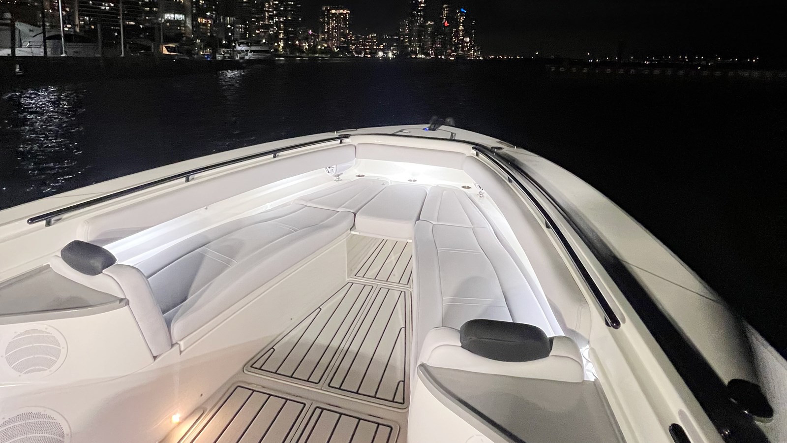 https://arconyachts.ams3.digitaloceanspaces.com/129989/conversions/large_3746707-optimize.jpg
