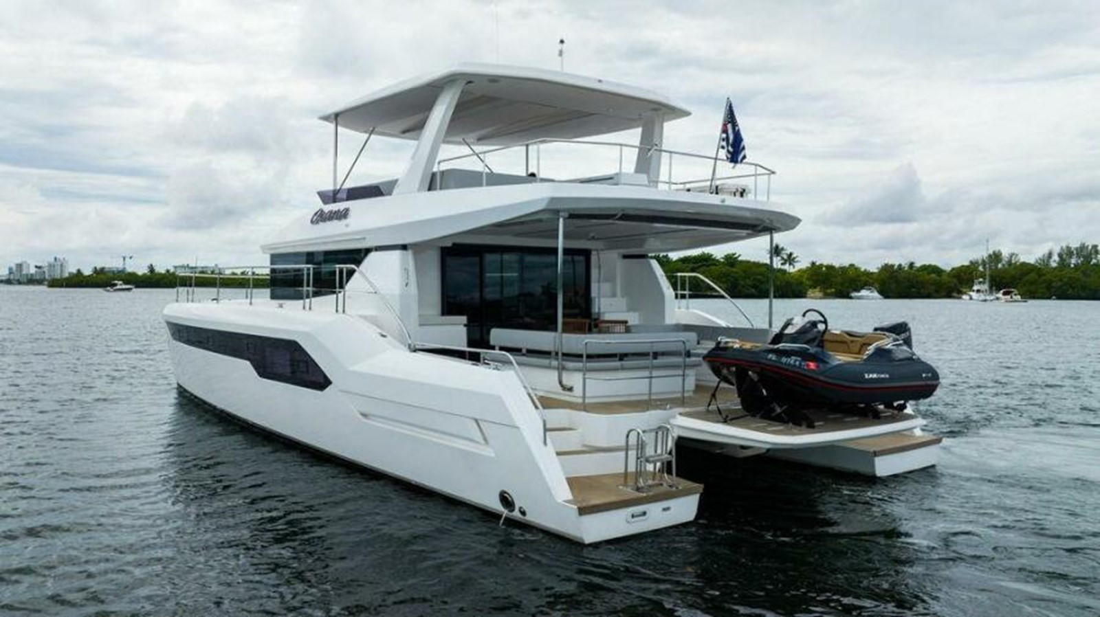 https://arconyachts.ams3.digitaloceanspaces.com/130059/conversions/large_3931635-optimize.jpg