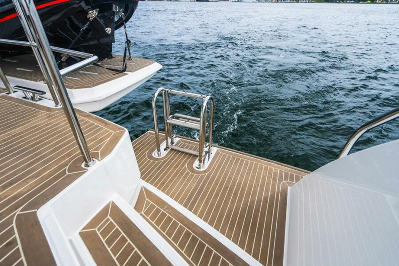https://arconyachts.ams3.digitaloceanspaces.com/130090/conversions/large_3931647-optimize.jpg