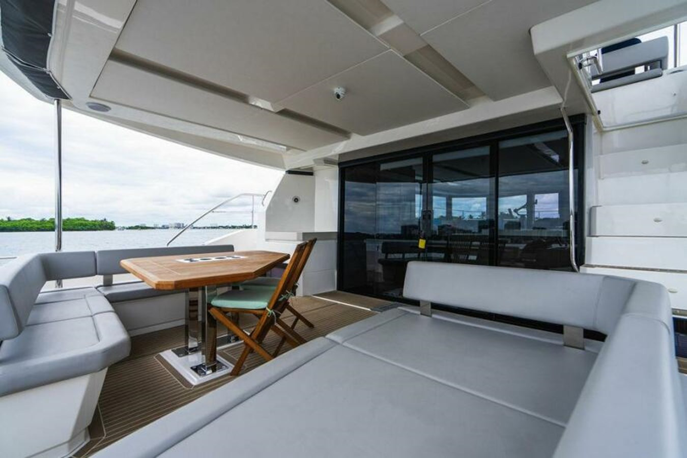 https://arconyachts.ams3.digitaloceanspaces.com/130113/conversions/large_3931655-optimize.jpg