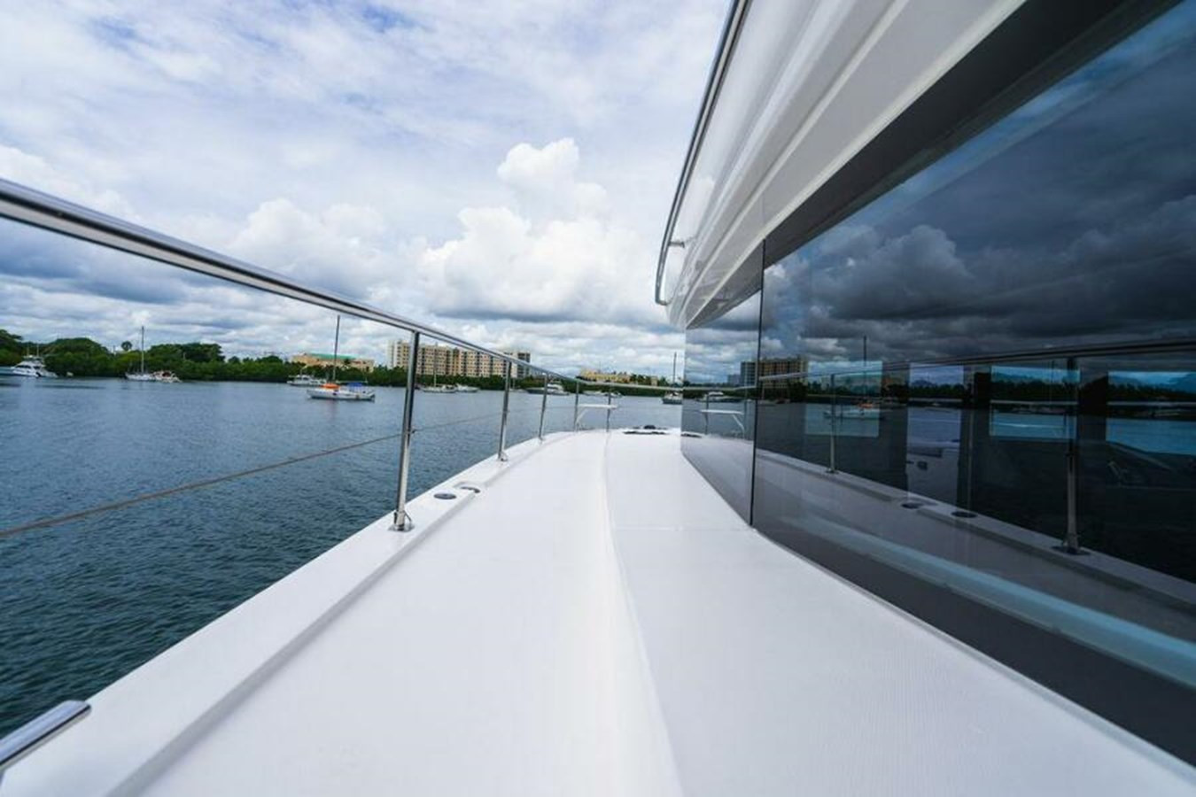 https://arconyachts.ams3.digitaloceanspaces.com/130144/conversions/large_3931666-optimize.jpg