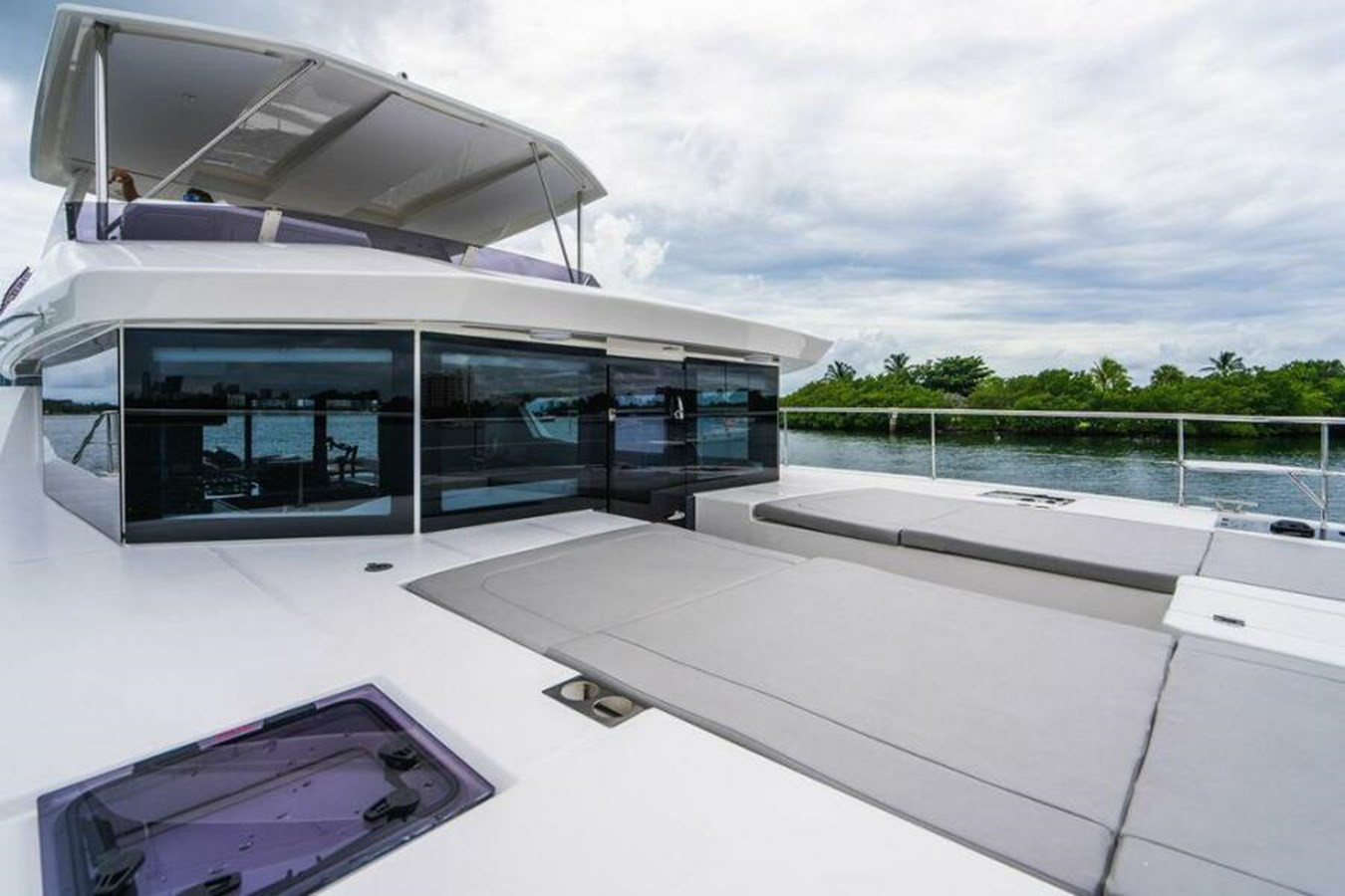 https://arconyachts.ams3.digitaloceanspaces.com/130154/conversions/large_3931670-optimize.jpg