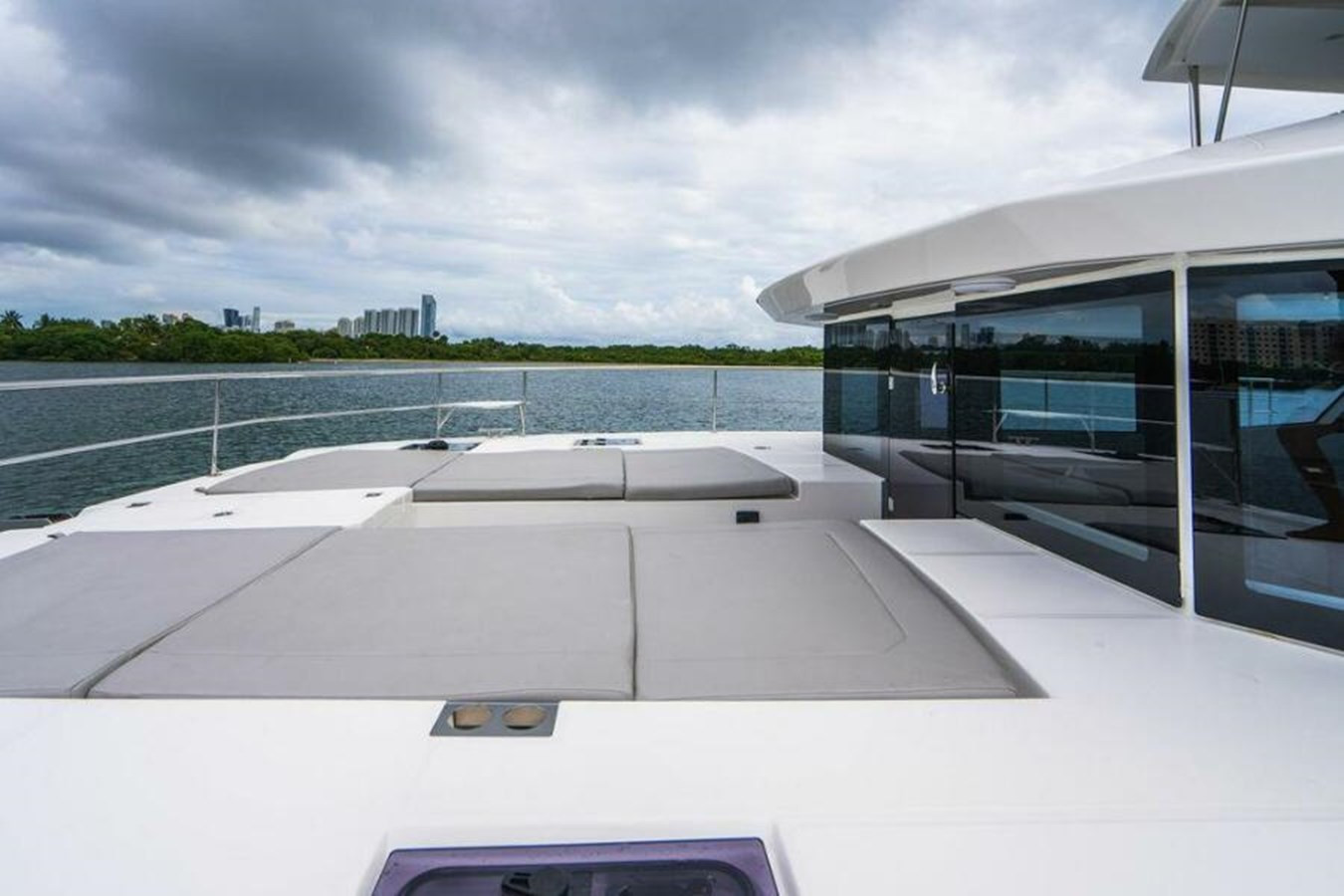 https://arconyachts.ams3.digitaloceanspaces.com/130160/conversions/large_3931672-optimize.jpg