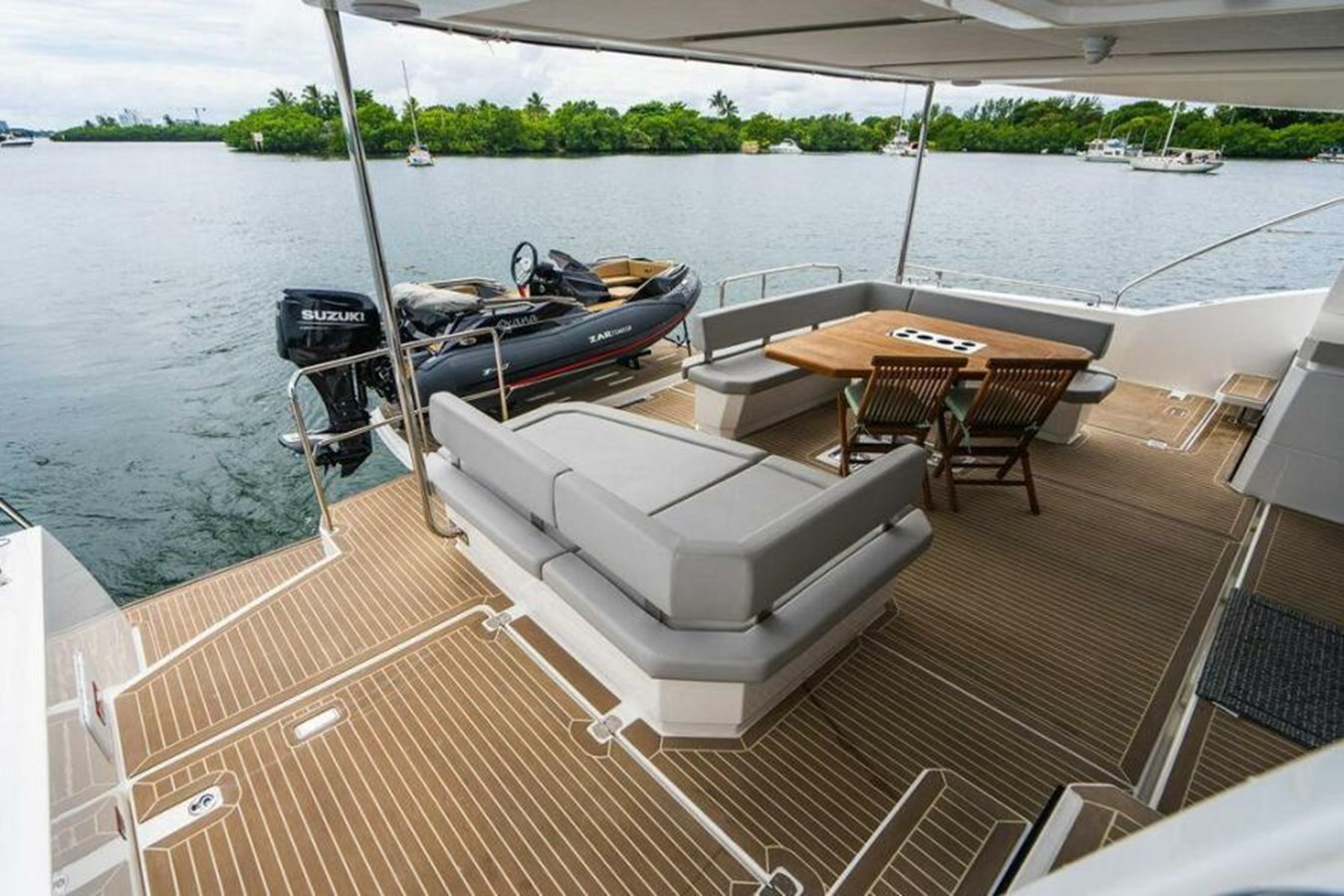 https://arconyachts.ams3.digitaloceanspaces.com/130169/conversions/large_3931675-optimize.jpg