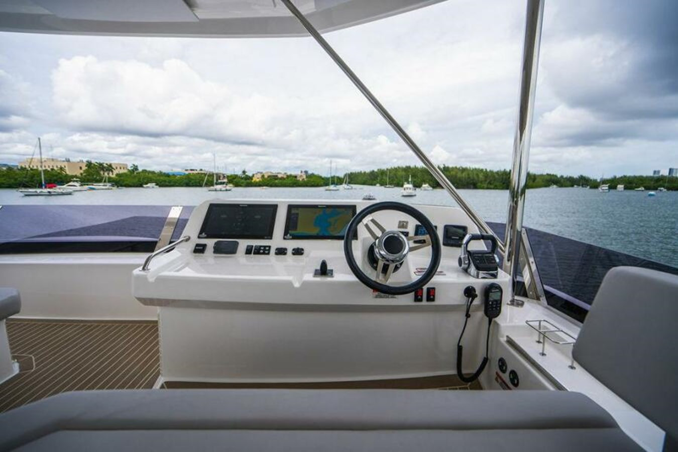 https://arconyachts.ams3.digitaloceanspaces.com/130204/conversions/large_3931688-optimize.jpg