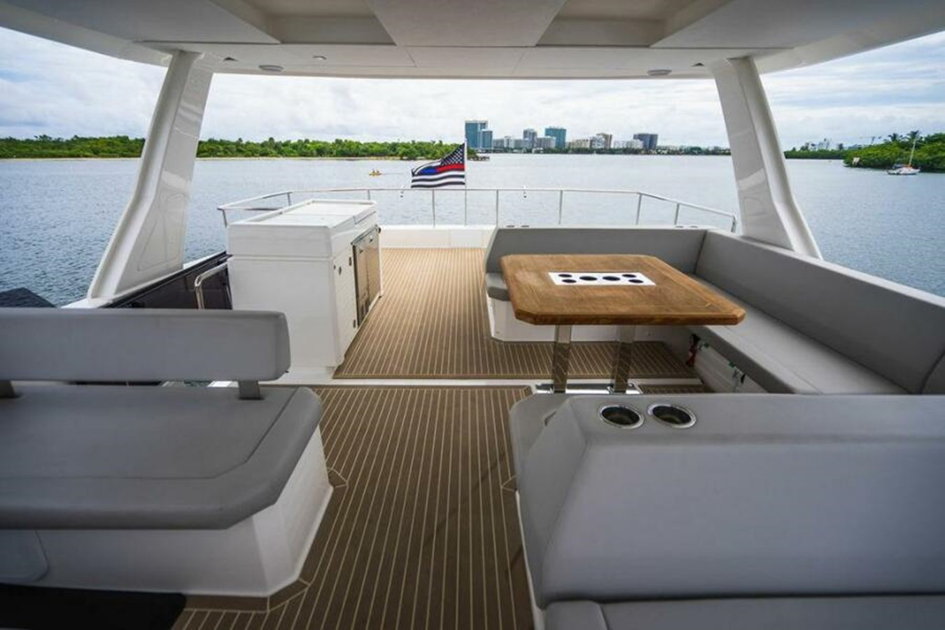 https://arconyachts.ams3.digitaloceanspaces.com/130222/conversions/large_3931694-optimize.jpg