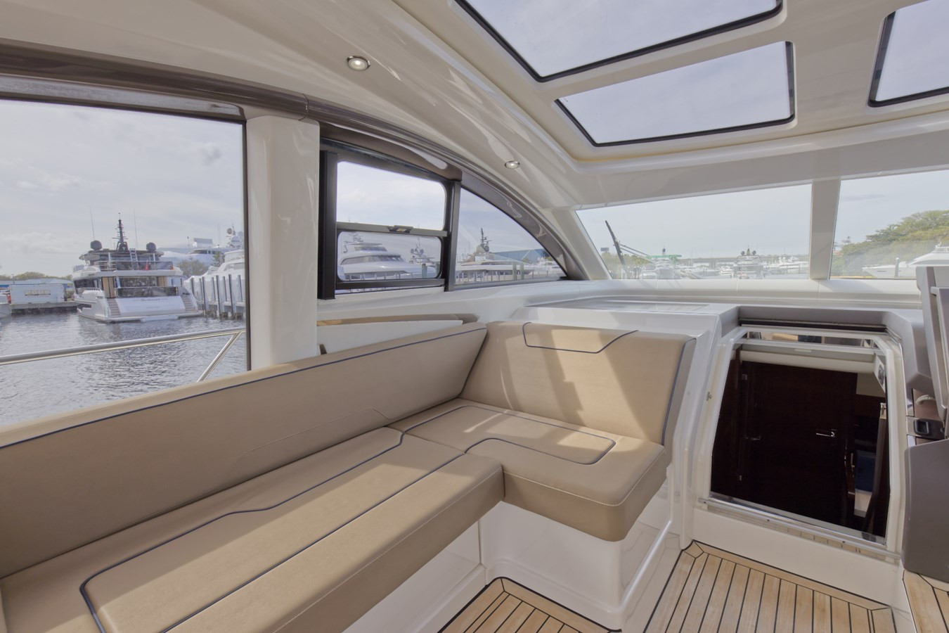https://arconyachts.ams3.digitaloceanspaces.com/130274/conversions/large_4133230-optimize.jpg