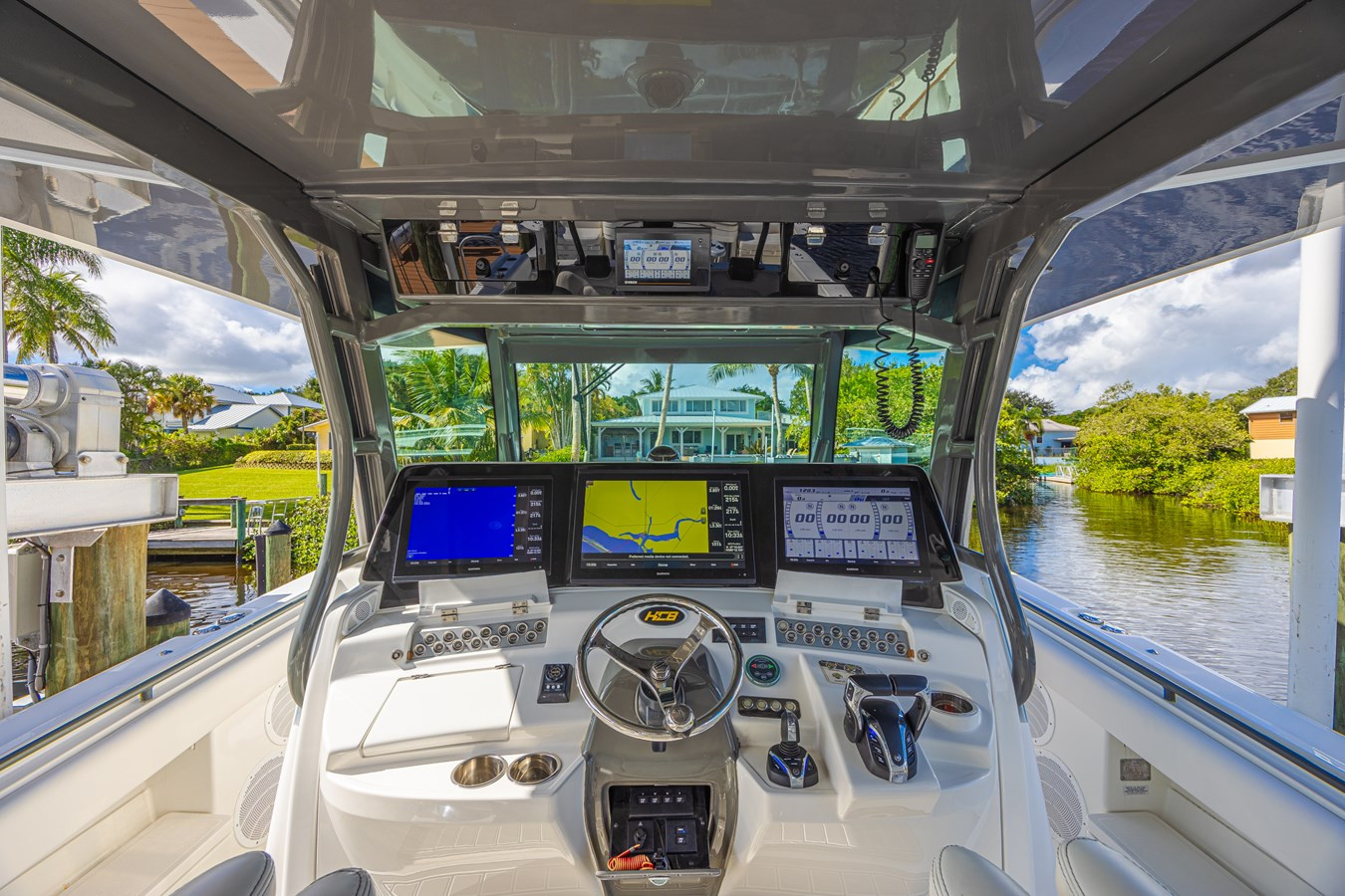 https://arconyachts.ams3.digitaloceanspaces.com/130275/conversions/large_4812533-optimize.jpg