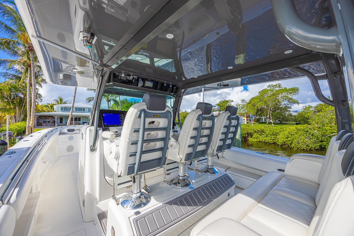 https://arconyachts.ams3.digitaloceanspaces.com/130287/conversions/large_4812537-optimize.jpg