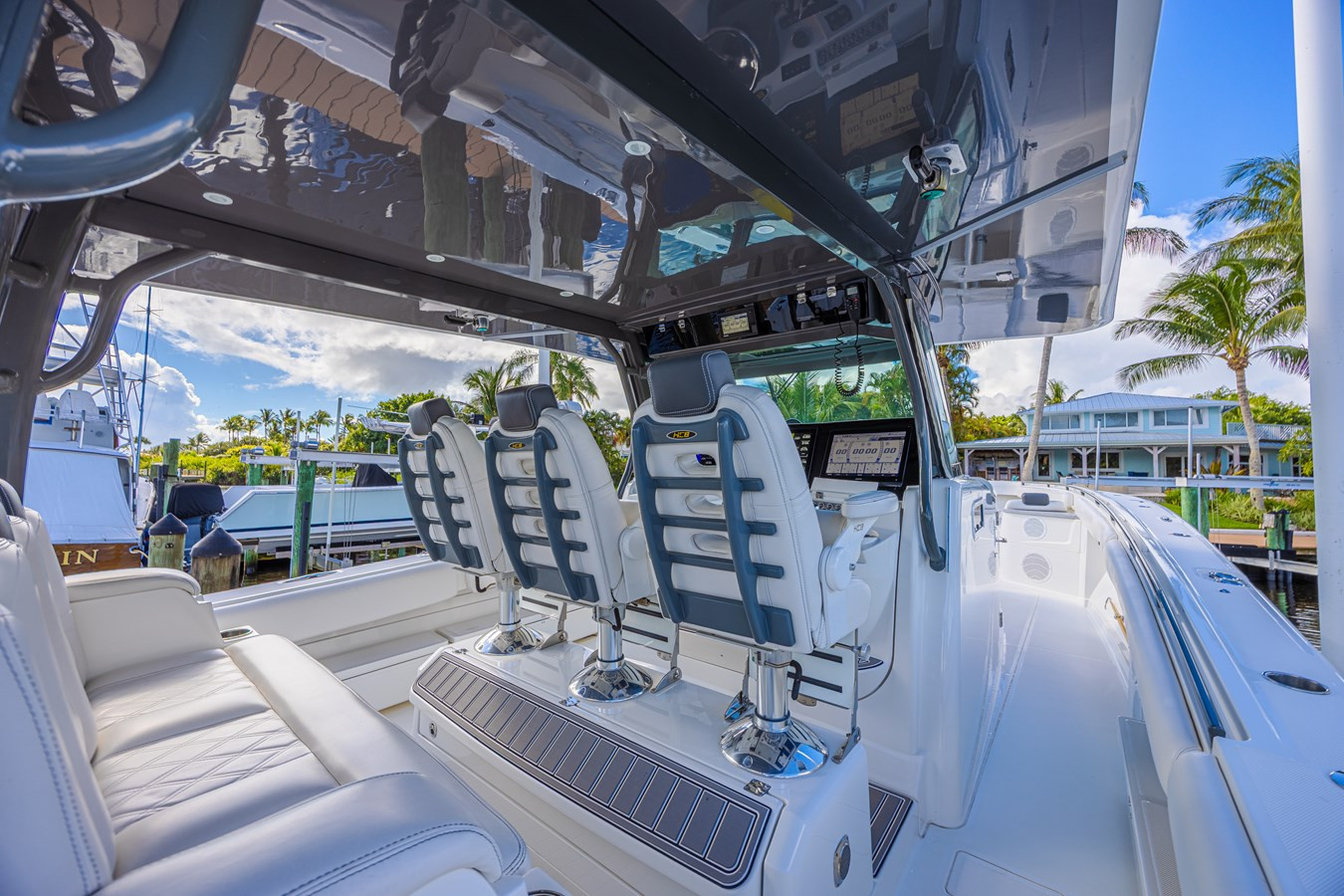 https://arconyachts.ams3.digitaloceanspaces.com/130290/conversions/large_4812538-optimize.jpg