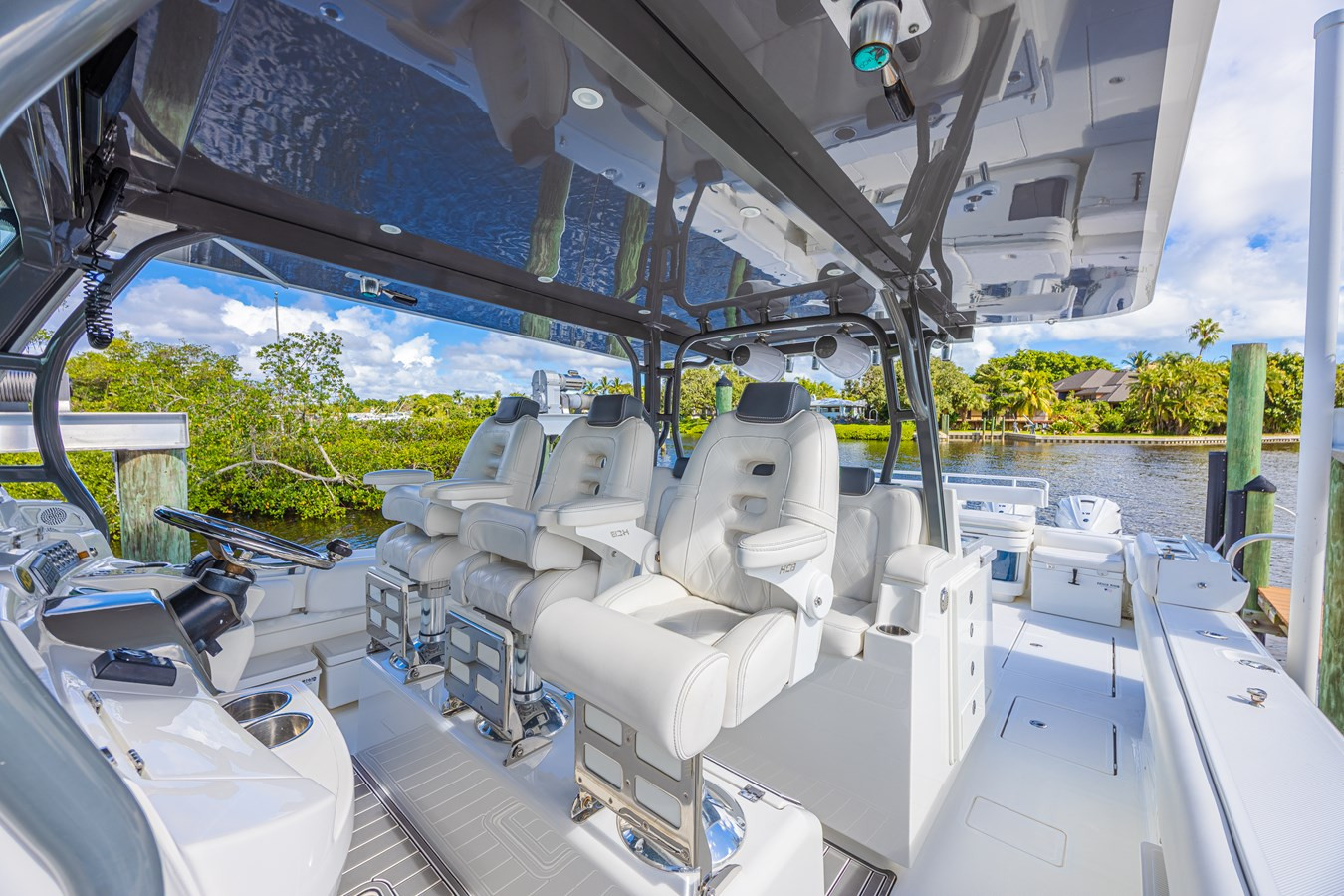 https://arconyachts.ams3.digitaloceanspaces.com/130297/conversions/large_4812540-optimize.jpg