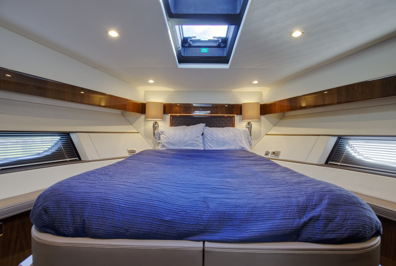 https://arconyachts.ams3.digitaloceanspaces.com/130313/conversions/large_4133243-optimize.jpg