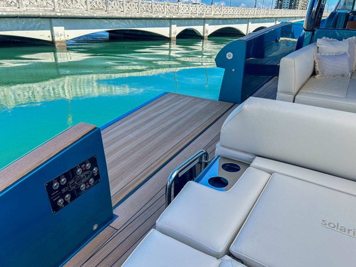 https://arconyachts.ams3.digitaloceanspaces.com/130315/conversions/large_4130222-optimize.jpg