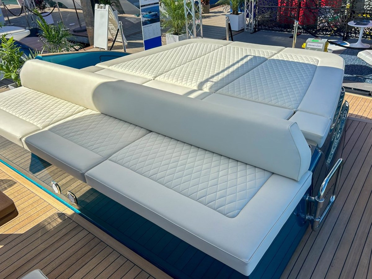 https://arconyachts.ams3.digitaloceanspaces.com/130318/conversions/large_4130221-optimize.jpg