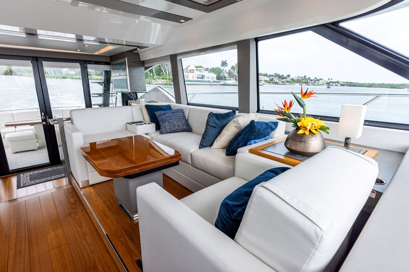 https://arconyachts.ams3.digitaloceanspaces.com/130424/conversions/large_4394295-optimize.jpg