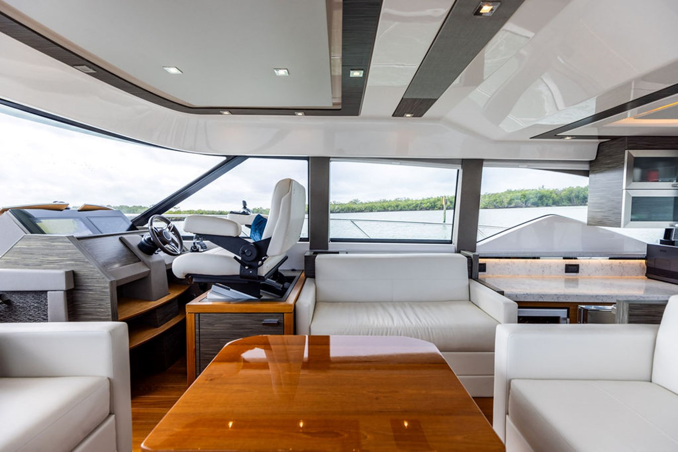 https://arconyachts.ams3.digitaloceanspaces.com/130433/conversions/large_4394298-optimize.jpg
