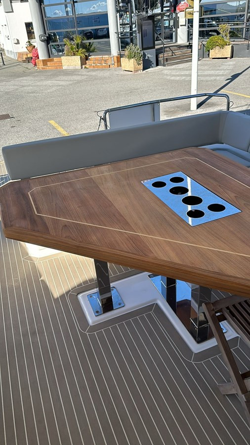 https://arconyachts.ams3.digitaloceanspaces.com/130449/conversions/large_4848731-optimize.jpg