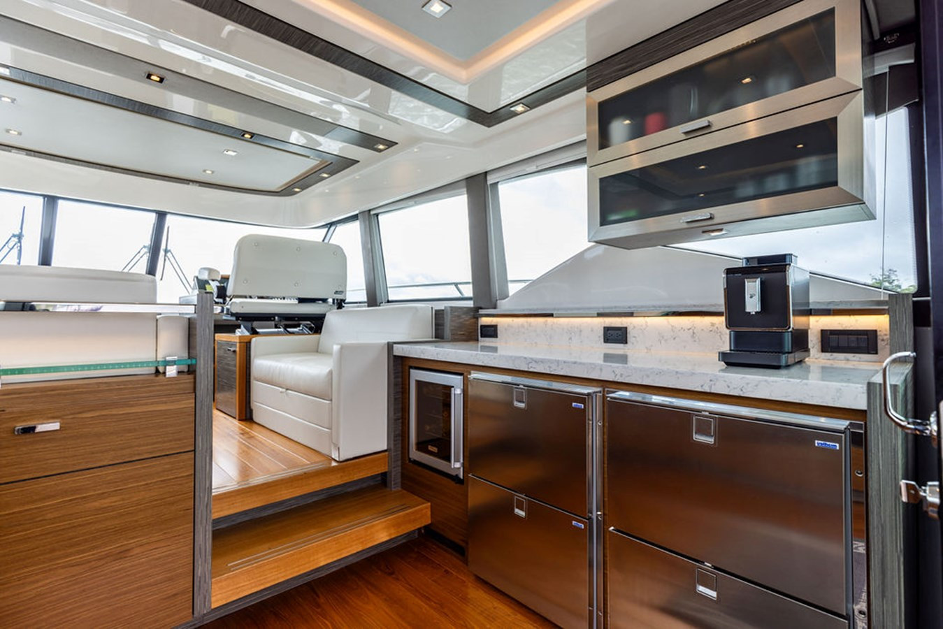 https://arconyachts.ams3.digitaloceanspaces.com/130454/conversions/large_4394305-optimize.jpg