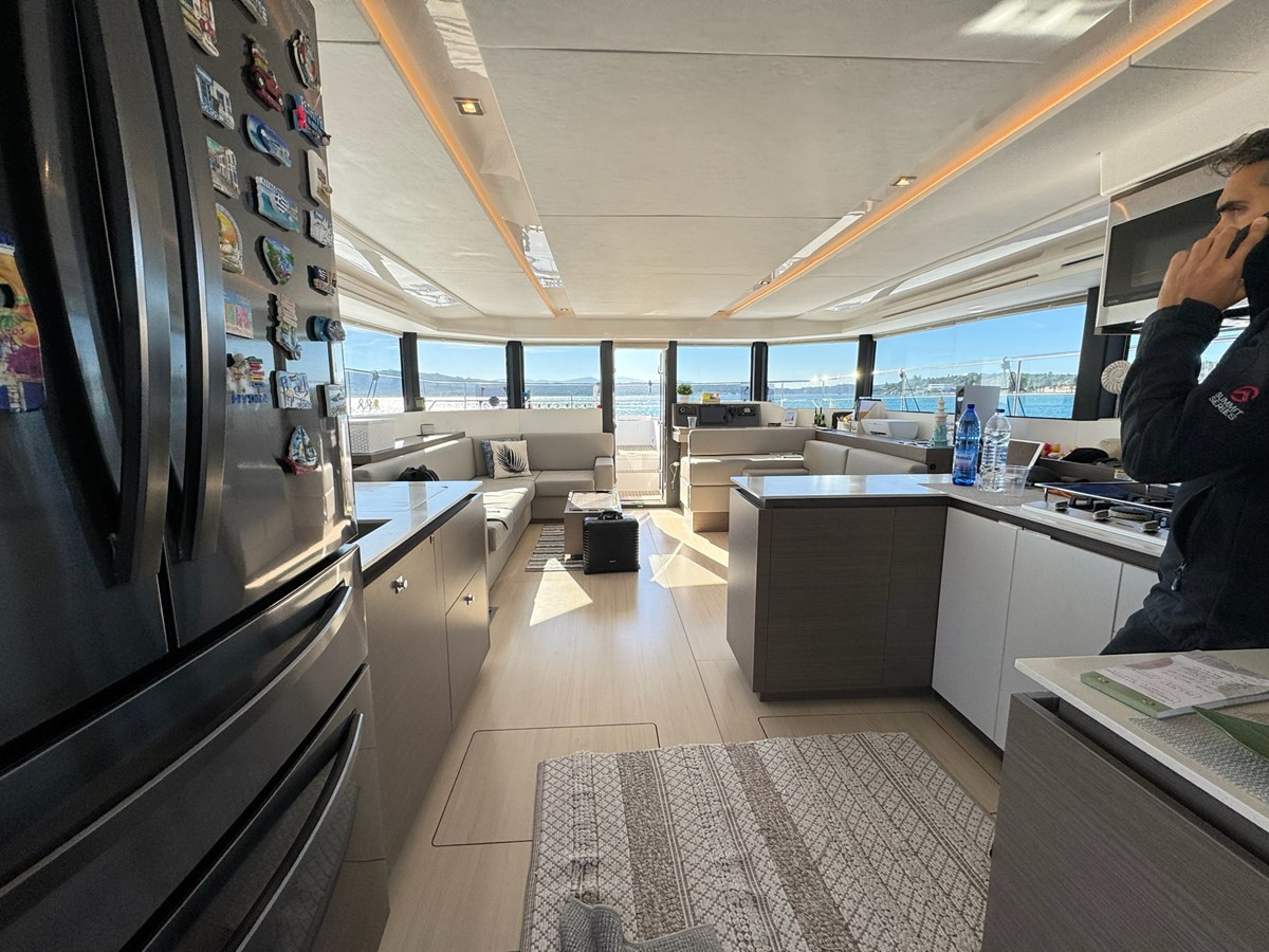 https://arconyachts.ams3.digitaloceanspaces.com/130457/conversions/large_4848740-optimize.jpg