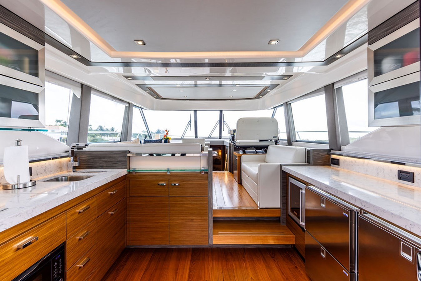 https://arconyachts.ams3.digitaloceanspaces.com/130464/conversions/large_4394308-optimize.jpg