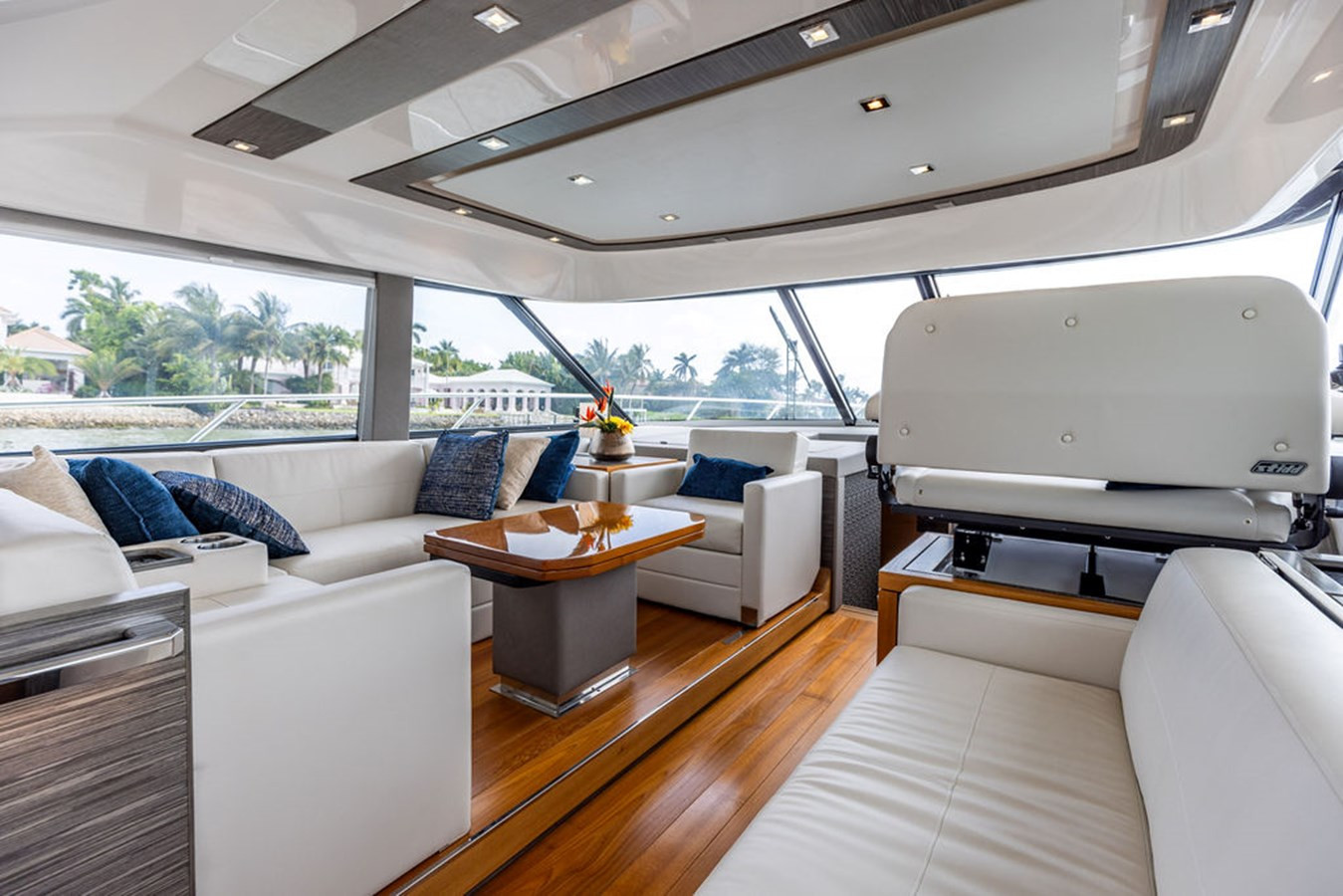 https://arconyachts.ams3.digitaloceanspaces.com/130476/conversions/large_4394312-optimize.jpg