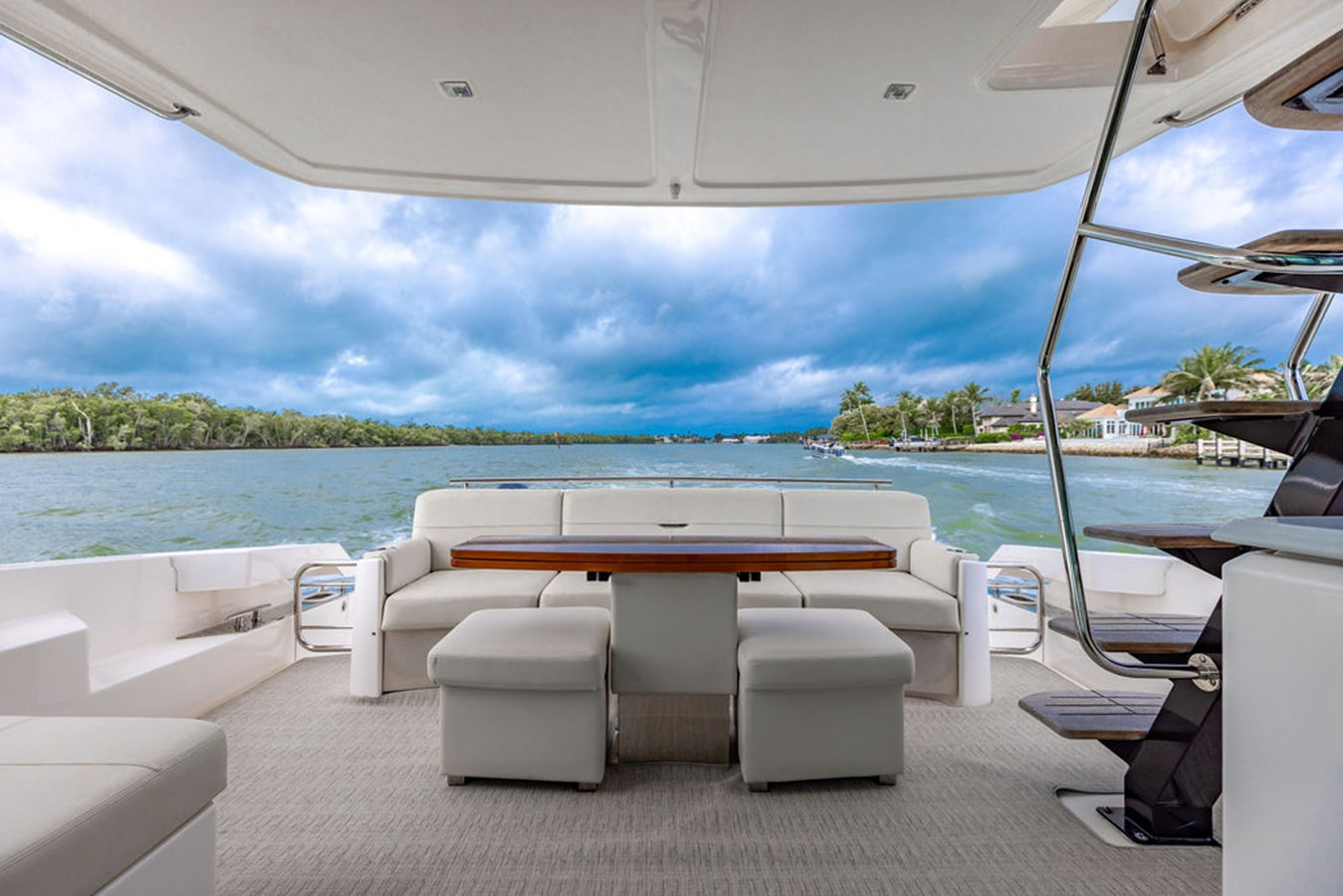 https://arconyachts.ams3.digitaloceanspaces.com/130480/conversions/large_4394314-optimize.jpg
