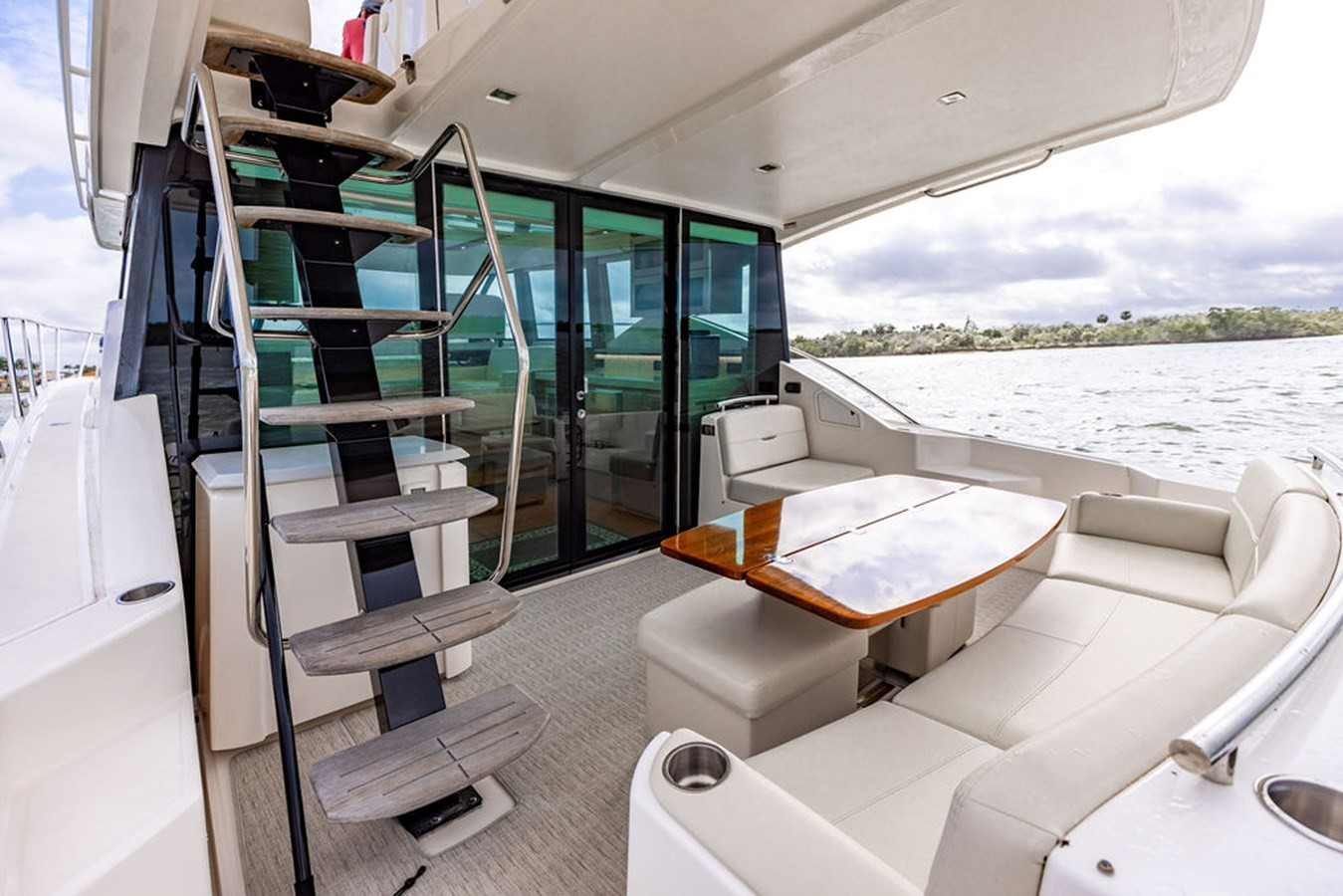 https://arconyachts.ams3.digitaloceanspaces.com/130502/conversions/large_4394322-optimize.jpg