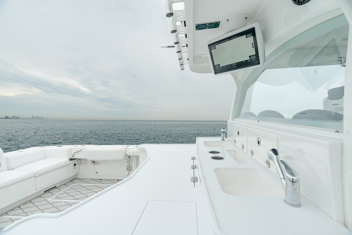 https://arconyachts.ams3.digitaloceanspaces.com/130537/conversions/large_4521574-optimize.jpg