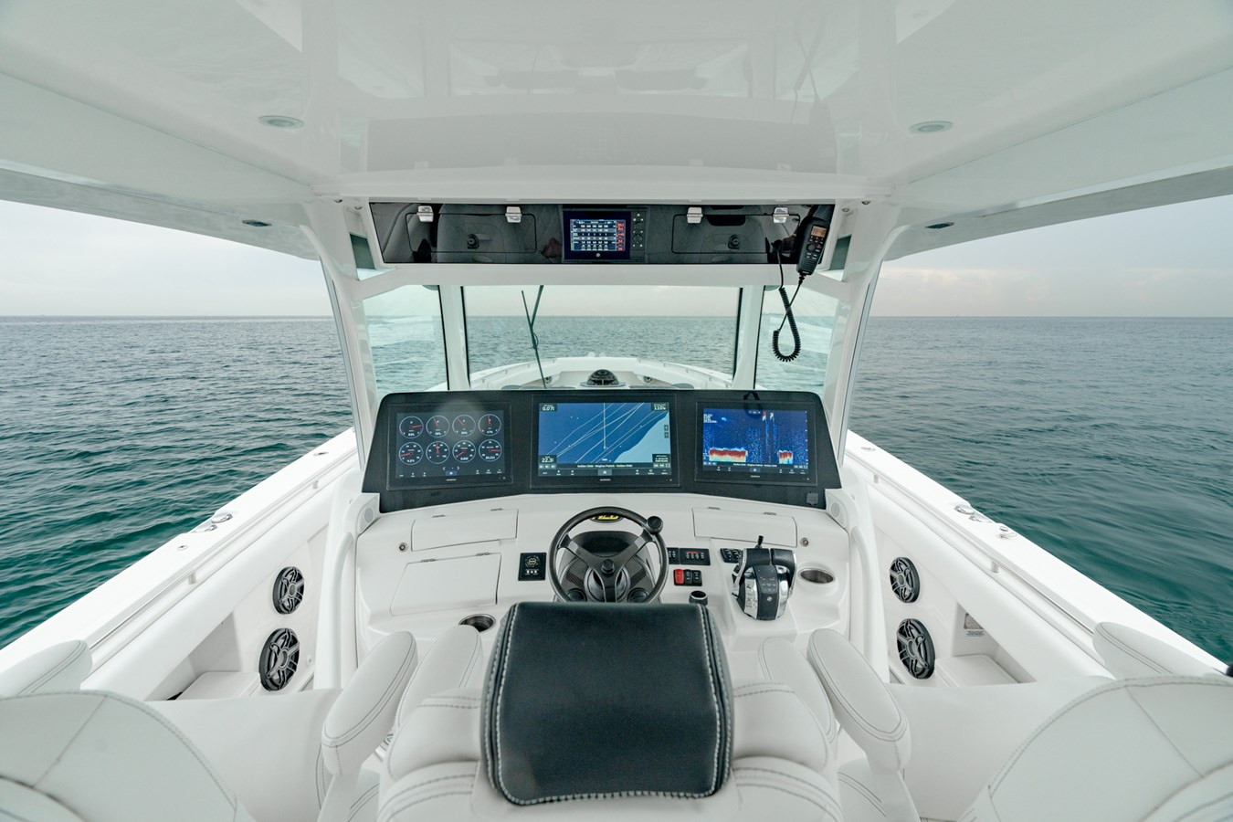 https://arconyachts.ams3.digitaloceanspaces.com/130574/conversions/large_4521586-optimize.jpg