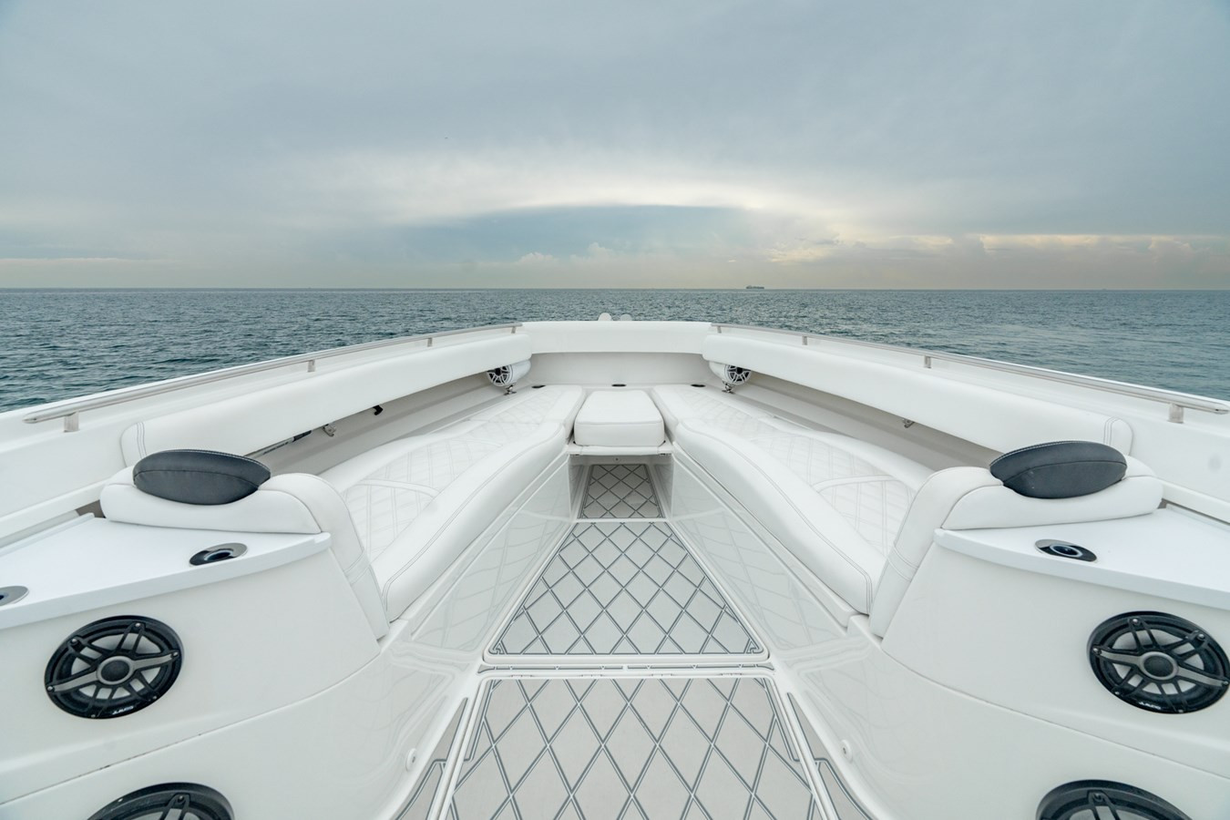 https://arconyachts.ams3.digitaloceanspaces.com/130588/conversions/large_4521591-optimize.jpg